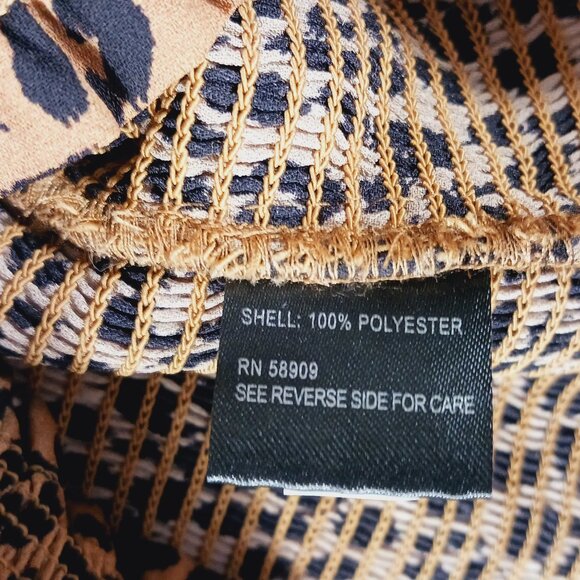 Gianni Bini, NWT Leopard Print Top, Size Large, Smocked Bodice & Sleeve Cuffs - Picture 15 of 16